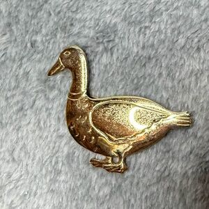 Vintage Large Gold Tone Waddling Duck Bird Shiny Metal Brooch Pin